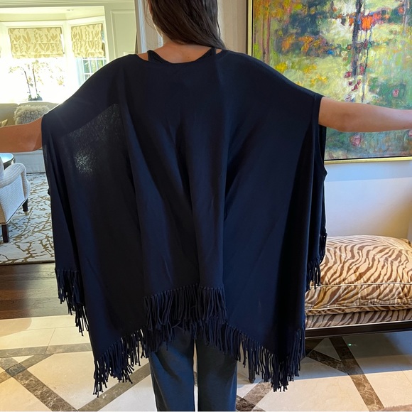 MINNIE ROSE fringed poncho. Navy blue. - Picture 3 of 6